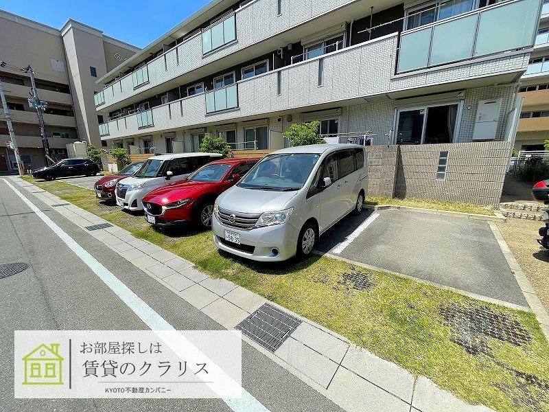 グレース洛西口A棟の駐車場