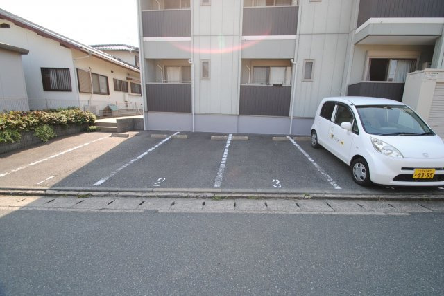 グランドアマレーⅢ番館の駐車場|駐車場完備です