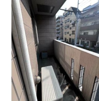 メゾンド佐賀のバルコニー|お洗濯にも便利なバルコニー付き