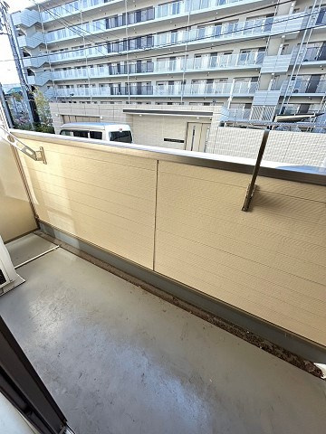 尼崎市南塚口町６丁目のアパートのバルコニー