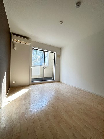 尼崎市南塚口町６丁目のアパートの居間・リビング