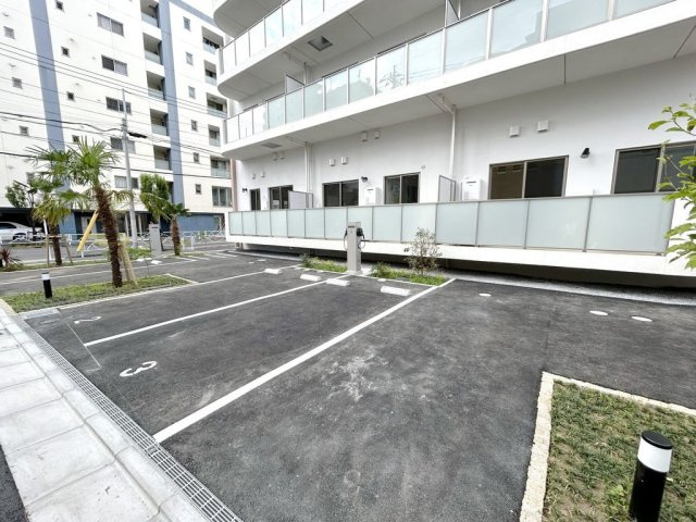 アヴェニーユ参番館の駐車場|駐車場があります
