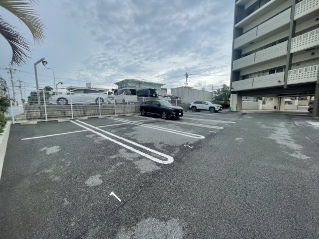 ザ・ルチオ桑江ヒルズの駐車場