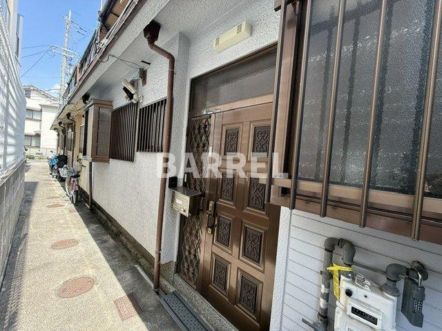 川西市小花1丁目テラスのエントランス
