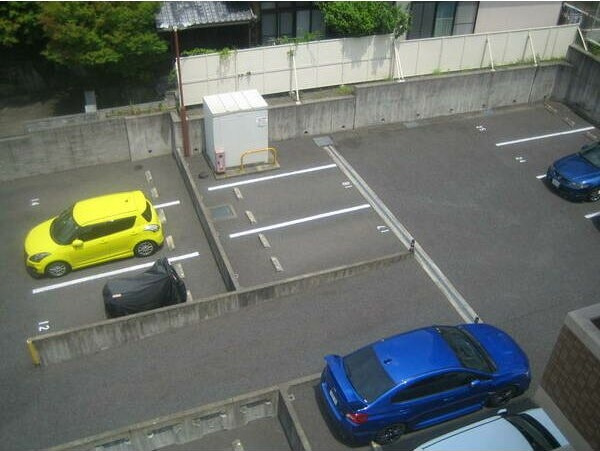 ヴェルティックの駐車場