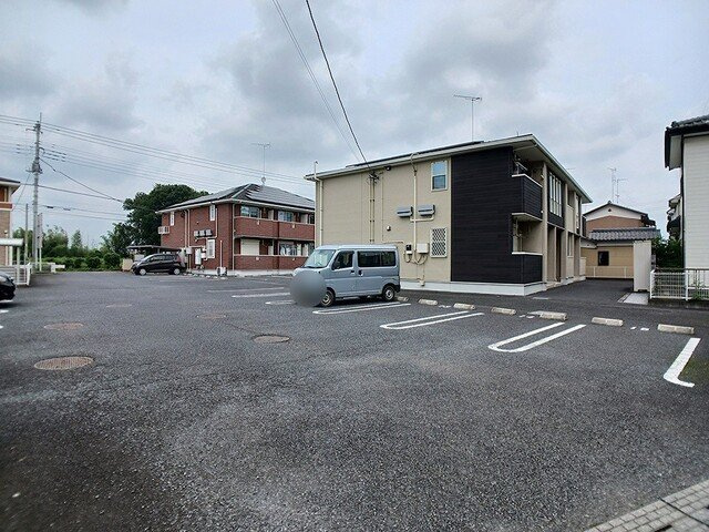 ノーブルＢの駐車場