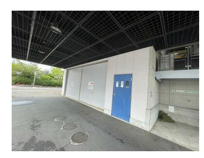 栗東市綣４丁目の店舗事務所の玄関