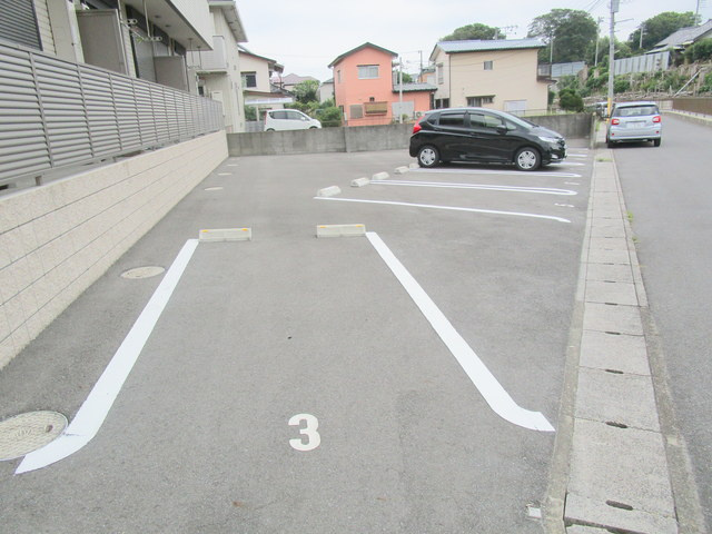 グラン　コートハイツの駐車場
