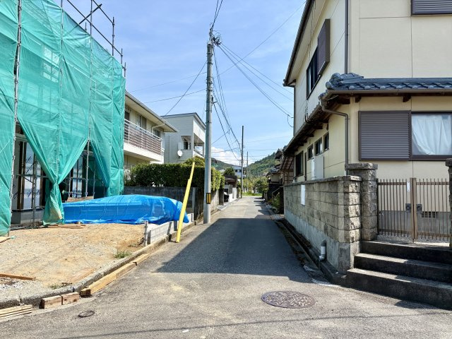 「通学がスムーズな立地」高知市介良乙12期1棟　新築一戸建ての前面道路含む現地写真|8/30撮影。