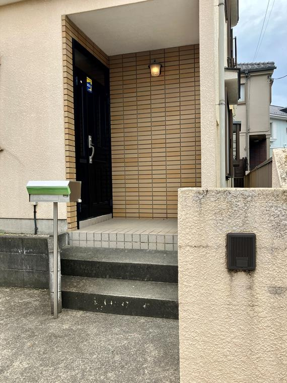 松木戸建のエントランス