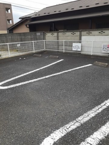レーク　ウッドの駐車場