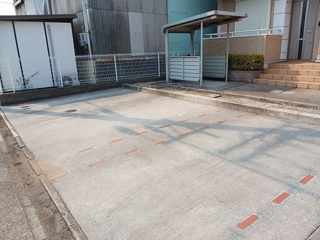 桜ルミネンスの駐車場