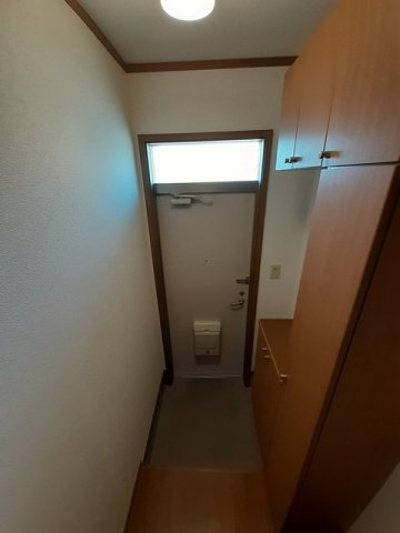 ネオメイト２１　Ｂ　　刈谷市近郊の賃貸はクラスホーム刈谷店の玄関|収納もある玄関です