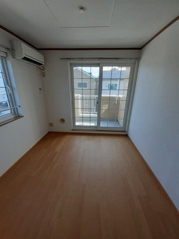 ネオメイト２１　Ｂ　　刈谷市近郊の賃貸はクラスホーム刈谷店の居間・リビング|ゆったり過ごせるリビングです