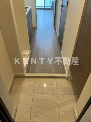 【玄関】 | クレヴィスタ品川西大井Ⅱ | 収納もある玄関です