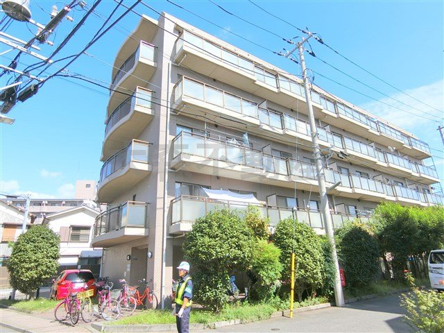 陽光大森マンションの外観|1995年12月築　RC鉄筋コンクリート造地上5階建て総戸数25戸
東京都大田区大森東2丁目　京急本線大森町と平和島駅徒歩圏内の東京都大田区大森東2丁目の落ち着いた住環境！