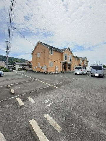 グリーンティエラＡの駐車場