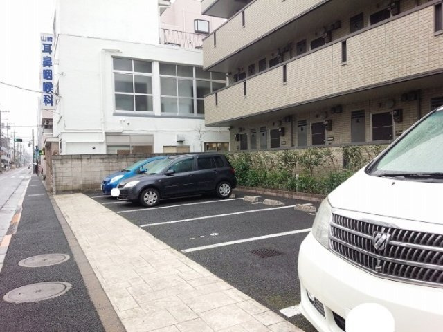 サンモール北小岩の駐車場