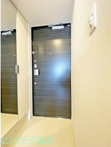 プレサンス葵デュリスの玄関