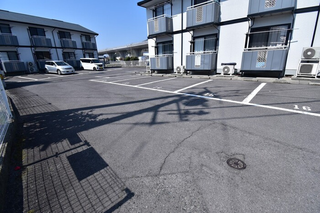 【駐車場】 | シャトル西春日 A棟 | 駐車場