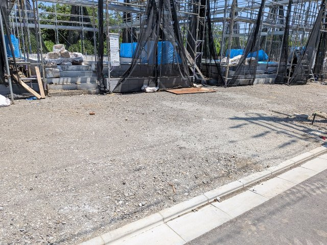 八王子市　泉町　新築一戸建て　２６期の駐車場|～並列3台駐車可能カースペース～