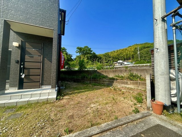☆選べる家具プレゼント☆松山市東野3丁目　４SLDKの庭