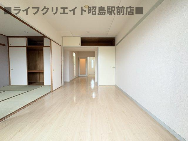 昭島市宮沢町２丁目の賃貸マンションの居間・リビング