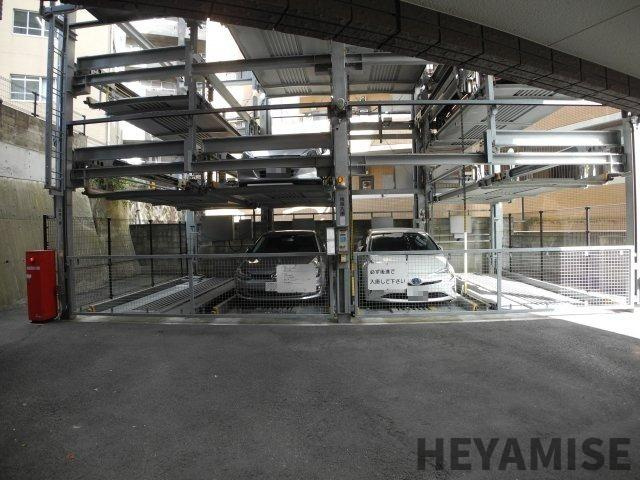 サクセスカバーヒルズの駐車場
