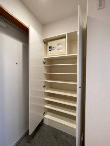 スカイコートヌーベル入谷の玄関