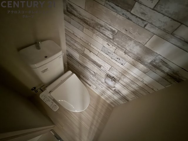 温水洗浄便座付きのトイレです♪