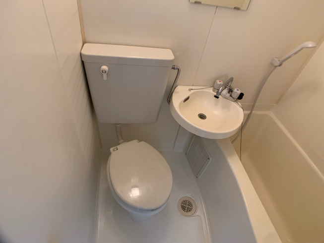 浴室内にトイレがあります☆
