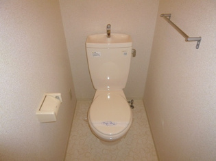 シンプルで使いやすいトイレです♪