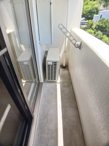プラシード石屋山のバルコニー|外からの目が気にならないバルコニーで洗濯物が干せます