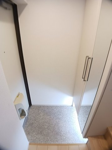 プラシード石屋山の玄関|明るい玄関です