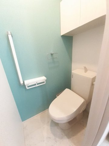 カーサ・ヒカリ十日市　Ｂのトイレ|落ち着いた色調のトイレです