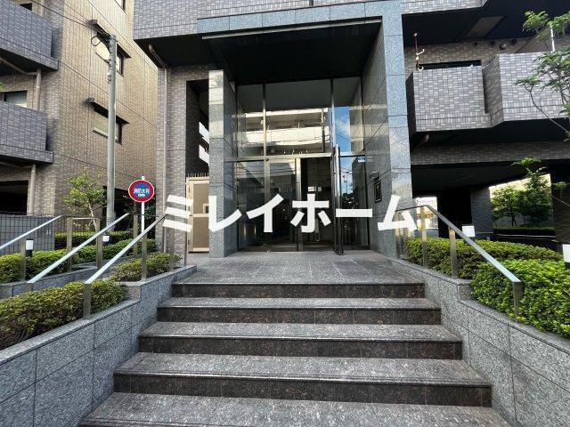 ルーブル仲六郷弐番館のエントランス