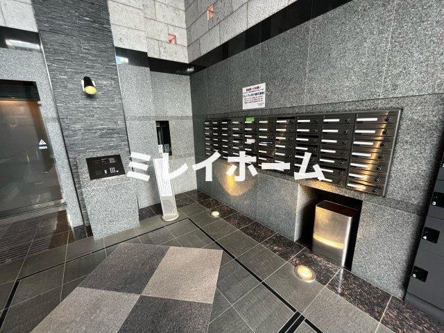 ルーブル仲六郷弐番館のエントランス