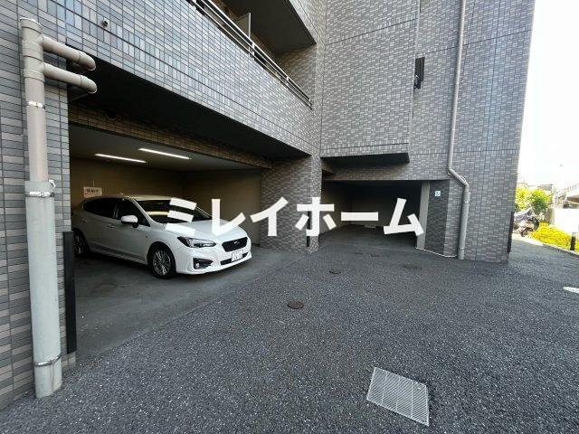 ルーブル仲六郷弐番館の駐車場