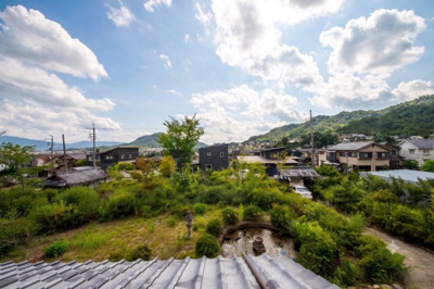 【展望】 | 湖南市サイドタウン2丁目　土地520坪以上のゆったり邸宅 | 二階からの西側眺望、AIで調整加工しています