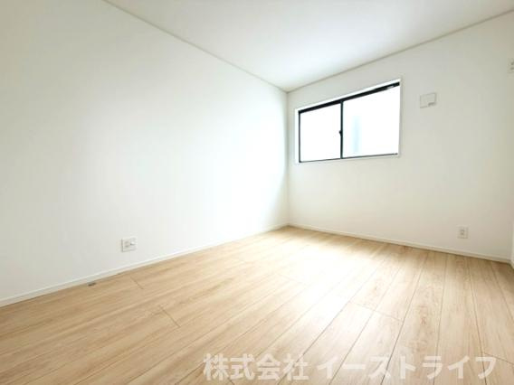 【新築戸建】　いわき市四倉町第19の子供部屋|同社施工写真　洋室は和室と比べて家具を置いたり敷物を敷いたりと、カスタマイズ性が高いので、自分の好みの部屋にしやすいです♪