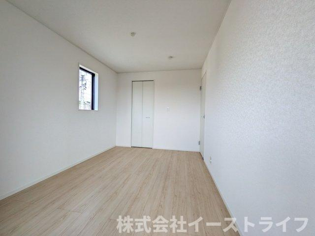 【新築戸建】　いわき市四倉町第19の寝室|1号棟写真　家具などのインテリアともマッチしておしゃれ感が出しやすく、身の回りの整理がしやすいのも洋室の魅力です◎