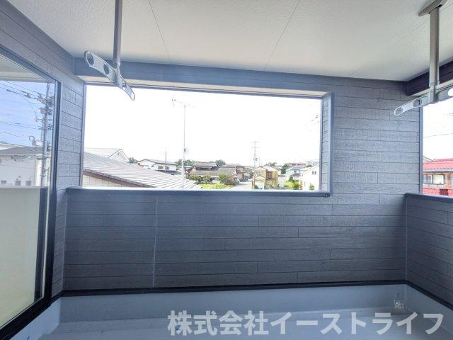 【新築戸建】　いわき市四倉町第19のバルコニー|1号棟写真　バルコニーは広々としていてお洗濯が楽ちんです。また日当たりを好む植物を育てるにはぴったりの空間なので、ガーデニングの場としても楽しむことができます◎