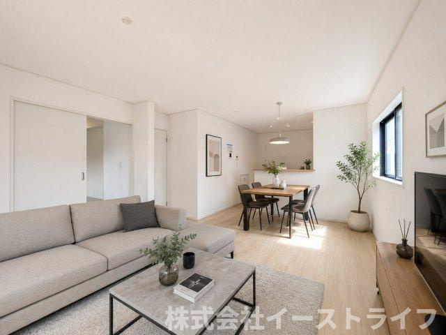 【新築戸建】　いわき市四倉町第19の居間・リビング|同社施工のLDKに家具を配置したイメージ画像です。
※本画像はCGで作成しており、実際に現地に 家具は置かれておりません。また、価格に 家具は含まれておりません。