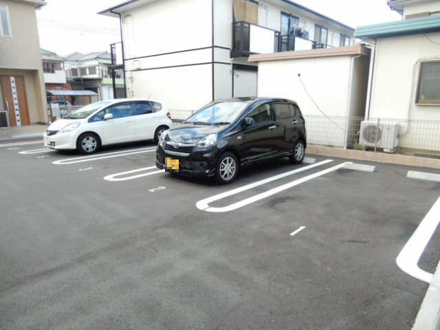 ハイツラポートＢの駐車場
