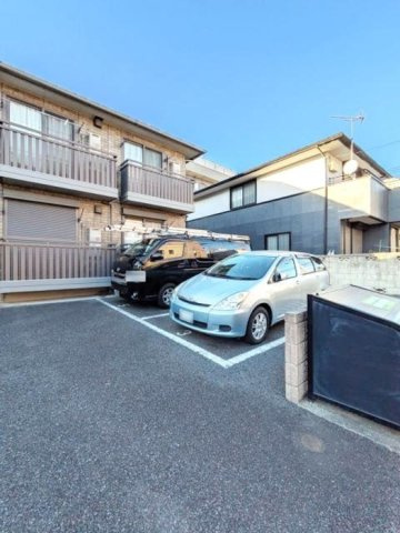 ラフローラの駐車場