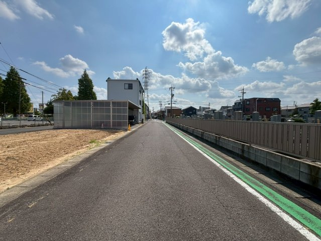 売土地　一宮市緑３丁目　32.20坪の前面道路含む現地写真