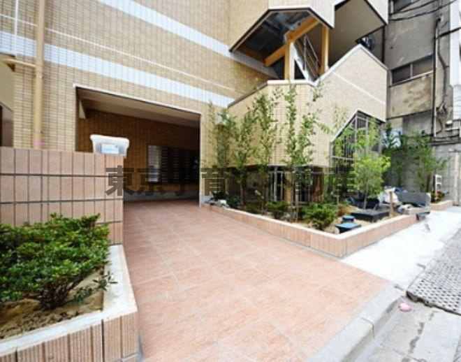 ラヴィエント浅草言問のエントランス