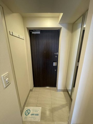 クレストコート新宿山吹町の玄関