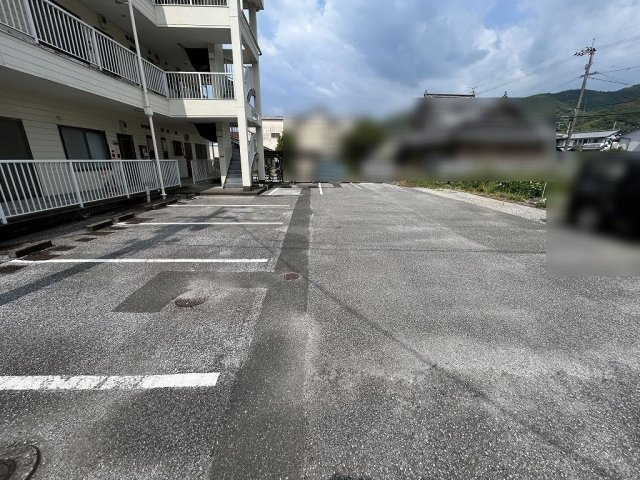 コーポ公文の駐車場|カースペースがあります