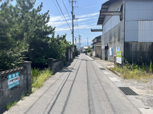 西条市喜多台土地【570】75.92坪の前面道路含む現地写真
